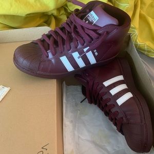 Burgundy high top classic adidas